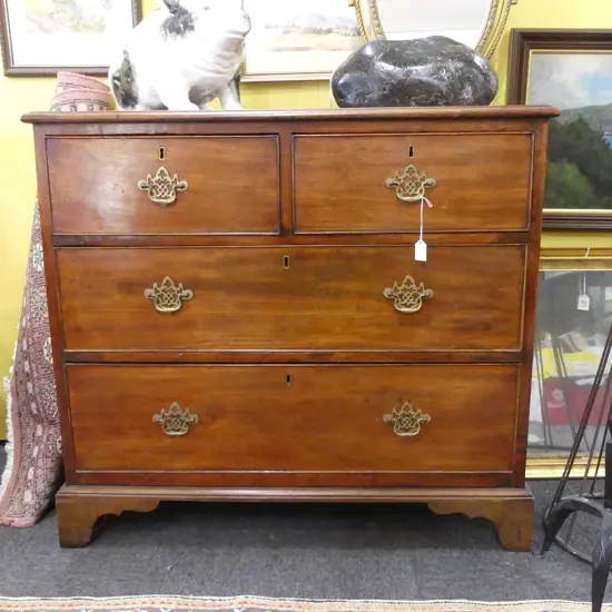 GEORGIAN MAHOGANY CHEST OF DRAWERS 925x470x835mm One leg needs reattaching
