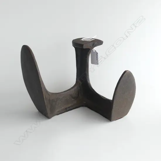 HEAVY IRON COBBLER'S SHOE LAST