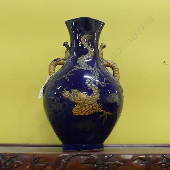 LG ORIENTAL VASE; DRAGON DECORATION, HANDLE REPAIRED H.390mm