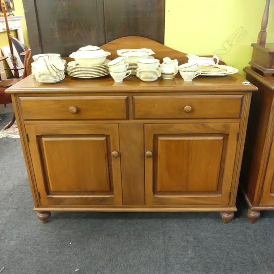VICTORIAN STYLE SIDEBOARD 1270x465x1100mm