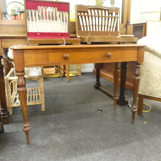 VICTORIAN STYLE TABLE w. DRAWER 1070x450x750mm