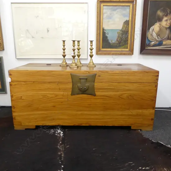 LG WOODEN CHEST 1270x570x550mm