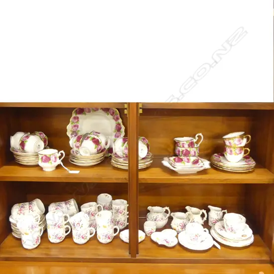 COLLECTION ROYAL ALBERT 'OLD ENGLISH ROSES', ENGLISH FINE CHINA, INCL CUPS, SAUCERS, SIDE PLATES, MILK & SUGAR