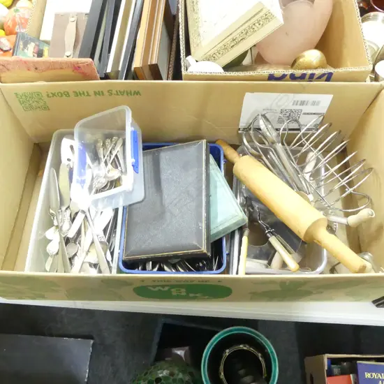 BOX LOT KITCHEN CUTLERY & KITCHENALIA