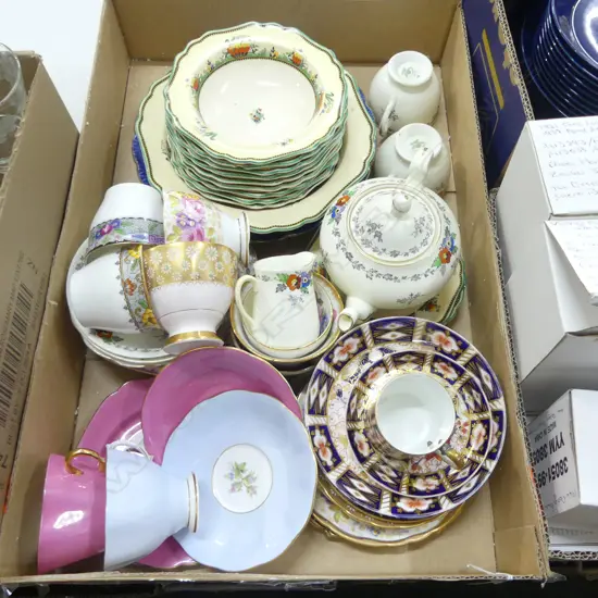 LRG COLLECTION ENGLISH CHINA, 8 TRIOS INCLD ANSLEY & ROYAL ALBERT, ROYAL IVORY 'MINERVA' DISHES & 2 'OLD WILLOW' DISHES