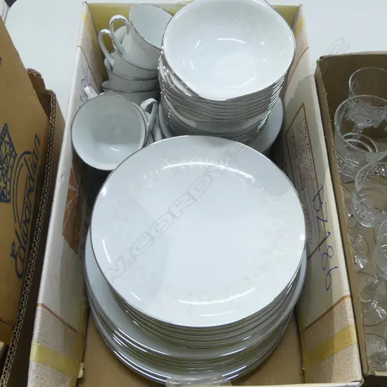 NORITAKE 'PATRICE' DINNER SET; 8 PLATES 270mm dia, 8 TRIOS ETC