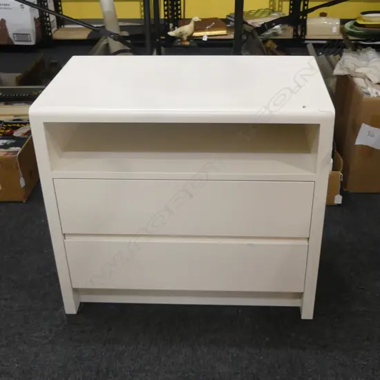 MODERN WHITE CABINET 675x400x605mm