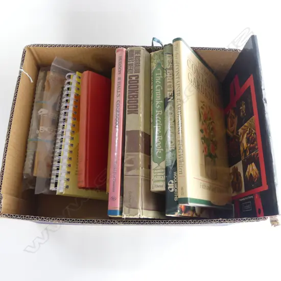 BOX LOT VINTAGE COOK BOOKS