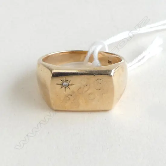 9ct YELLOW GOLD SIGNET RING W SMALL DIAMOND 6.73gns SIZE R