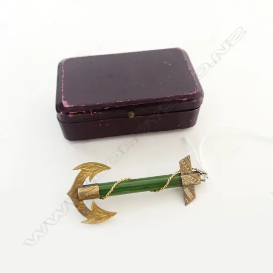 c1900 9ct GILDED GOLD & POUNAMU FOULED ANCHOR BROOCH in old case