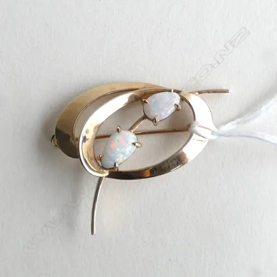 A stylish retro 9ct yellow gold and 2 Opal brooch 5.37gms