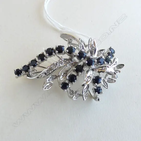 14ct WHITE GOLD BLUE AND WHITE SAPPHIRE  BROOCH 10.56gms