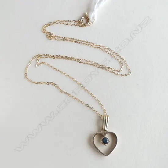 9CT GOLD & SAPPHIRE PENDANT & GOLD CHAIN 1.46gms