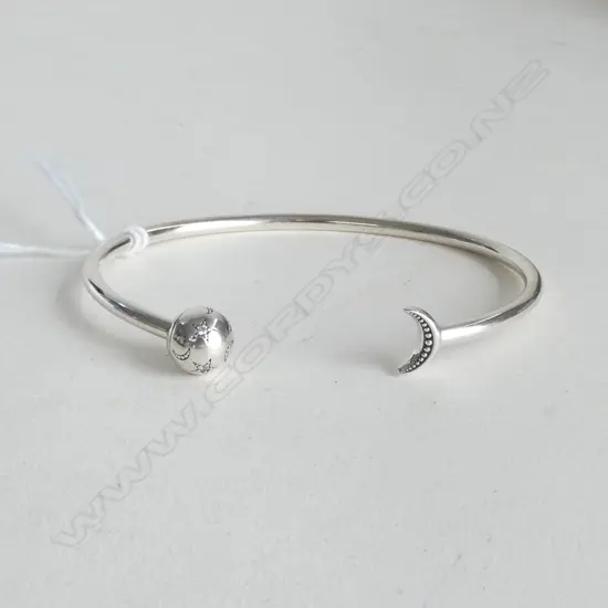 PANDORA MOMENTS MOON & STARS BRACELET (CD12680)