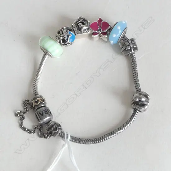 PANDORA CHARM BRACELET w. ORIGINAL BOX