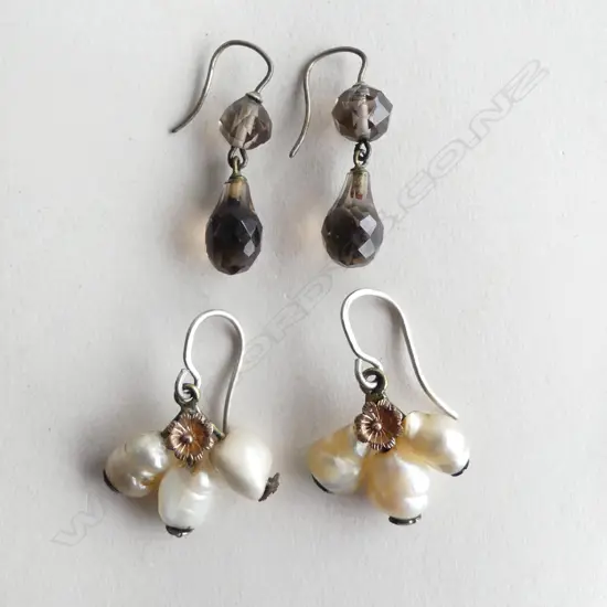 2 PRS EARRINGS, PEARL & SMOKEY QUARTZ 