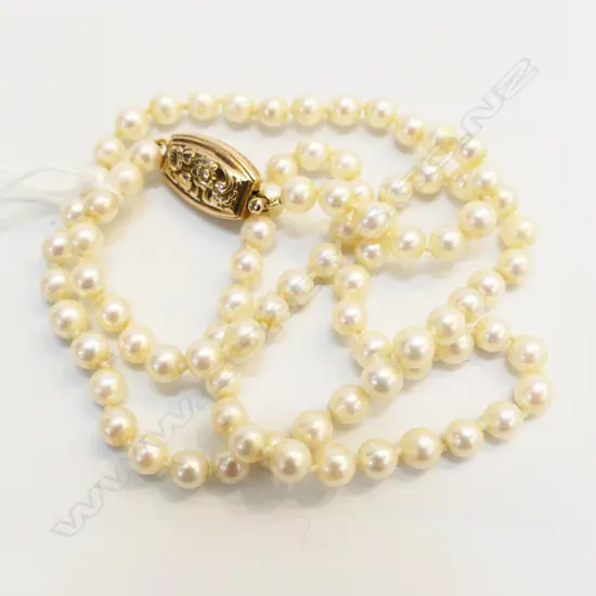 VINTAGE PEARL NECKLACE w. GOLD CLASP L.570mm