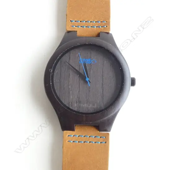 'TIME WOOD' WOODEN GENT'S WRISTWATCH, AS NEW, RUNNING 