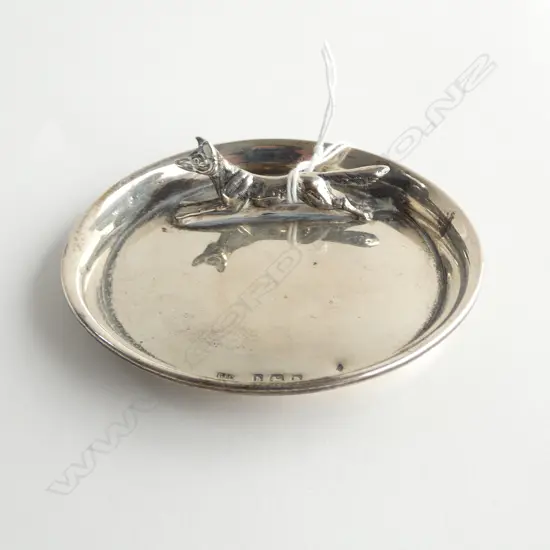 SILVER London 1923 RUNNING FOX MOUNTED PIN TRAY 48gms