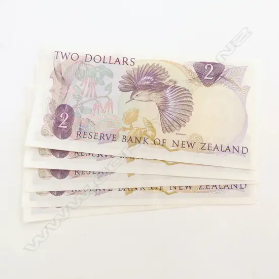 5 CONSECUTIVE NZ TWO DOLLAR BANK NOTES (FLEMING) OB3574431 - 35