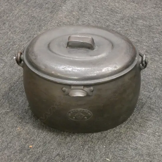 3777  3GALLON 'CLARK & CO' CAST IRON CASSEROLE POT, GALVANIZED LID, L.400MM