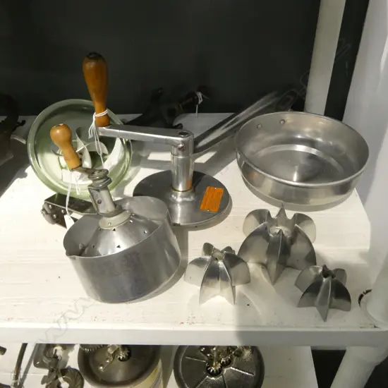 1506/2004/1582  3 VINTAGE HAND OPERATED JUICE EXTRACTORS 280MM TALLEST