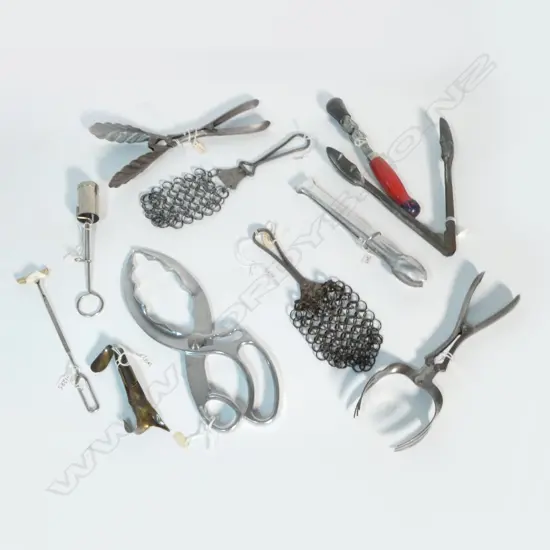 ASST VINTAGE KITCHENALIA; 5 FOOD GRABERS & 2 POT SCRAPERS & 4 OTHERS (11) LARGEST 280mm