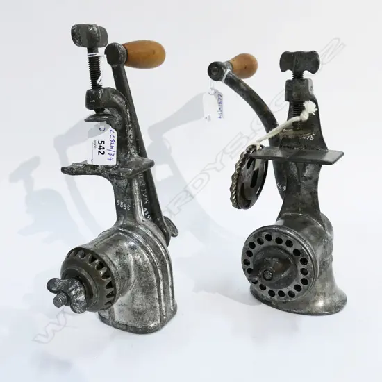3586/3677 2 VINTAGE CAST METAL BENCH MINCERS L230MM