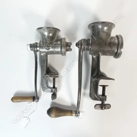 3620/3676 2 VINTAGE CAST METAL BENCH MINCERS L230MM