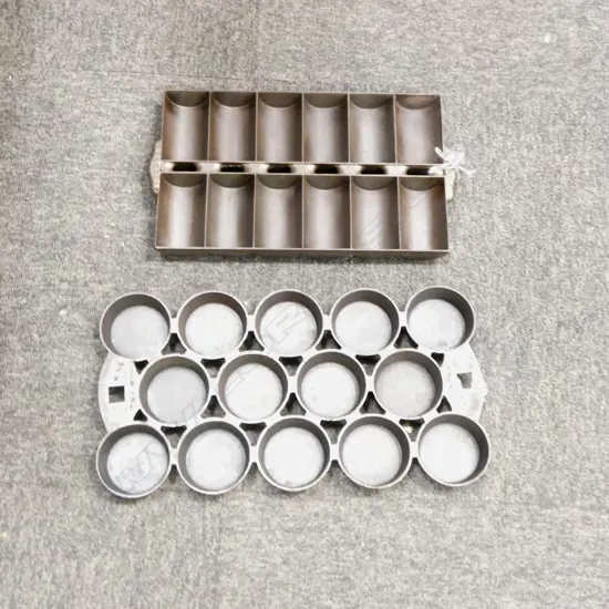 (1390/1830) 2 OLD CAST IRON GEM IRONS LARGEST L.405mm