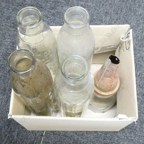 5 VINTAGE GLASS SHELL PETROL/OIL BOTTLES; 4 ONE QUART BOTTLES & PINT BOTTLE w METAL POURER