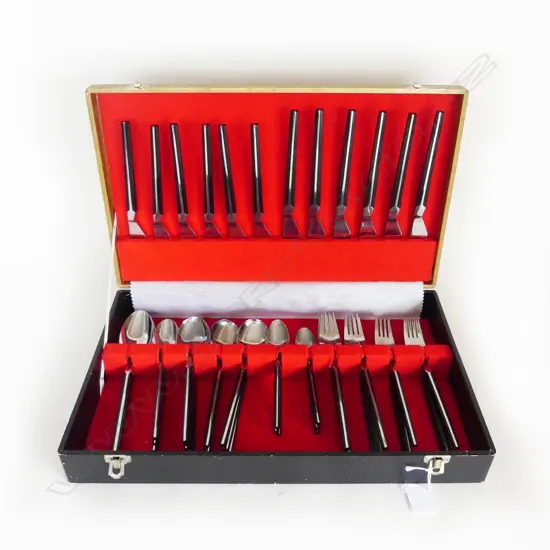 RETRO STAINLESS STEEL CUTLERY CANTEEN in box 6 place setting 44pce