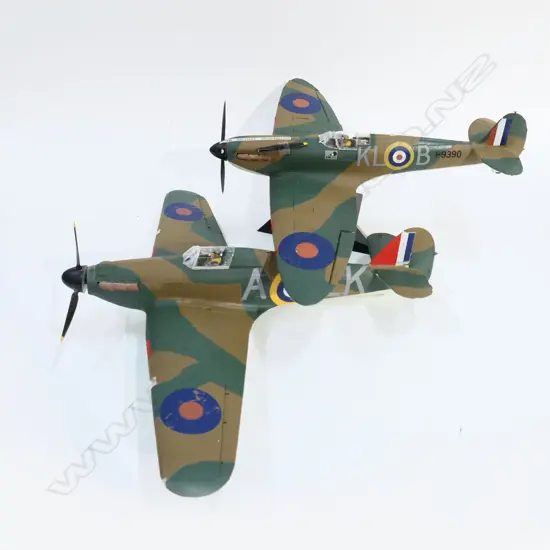 2 MODEL WWII PLANES; HAWKER HURRICANE & SUPERMARINE SPITFIRE 470x380x165mm 1 propeller af