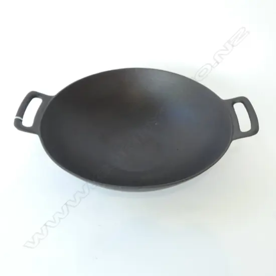 CAST IRON WOK 365mm dia