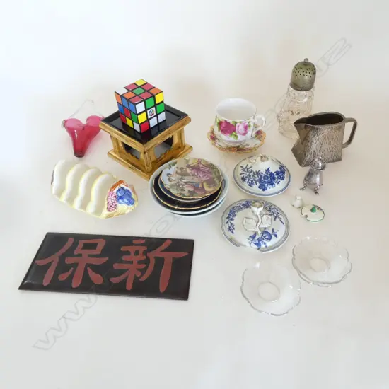 BOX ANTIQUE & OTHER COLLECTABLES