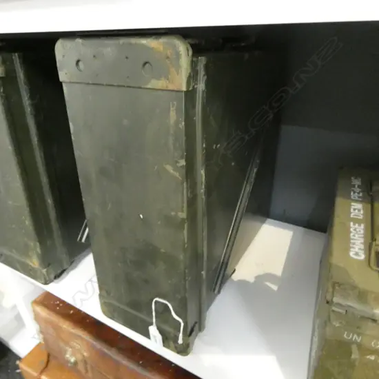 VINTAGE MILITARY GREEN PAINTED LGE AMMUNITIONS BOX rubber sealed 2 handled lid 370 x 145 x 350mm