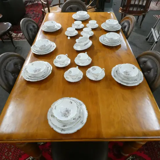 8 PLACE HUTSCHENREUTHER 'SYLVIA' DINNER SERVICE