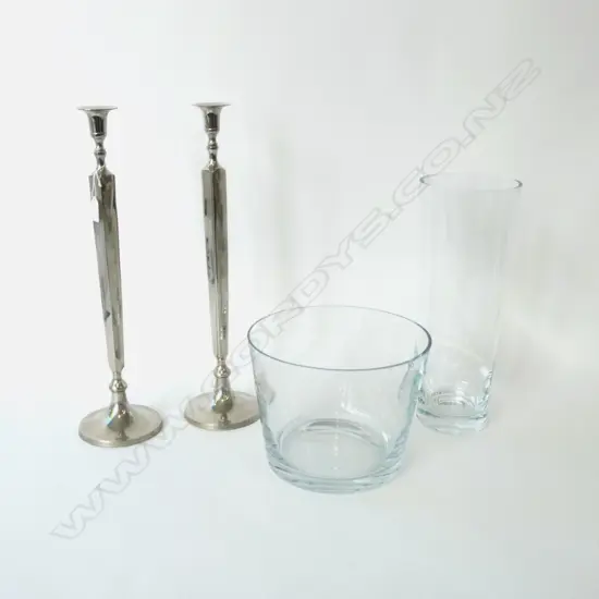 2 LG GLASS VASES H.400mm + PR SILVER METAL CANDLESTICKS H.505mm