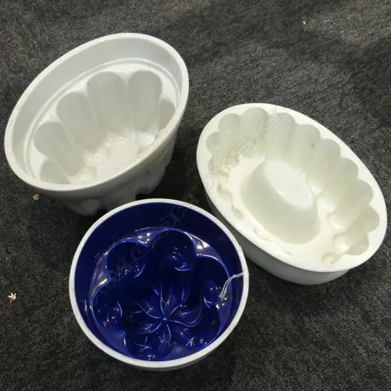 3 CERAMIC JELLY MOULDS, 1 BLUE LINED w. HAIRLINE 135mm dia