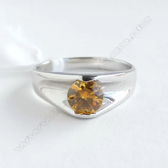 SILVER AND CITRINE RING 3.69gm size O1/2