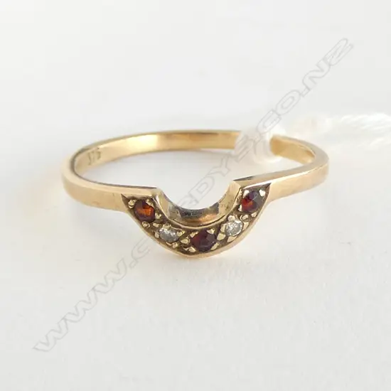 9ct GOLD GARNET & DIAMOND COMPANION RING 1.26gms SIZE L