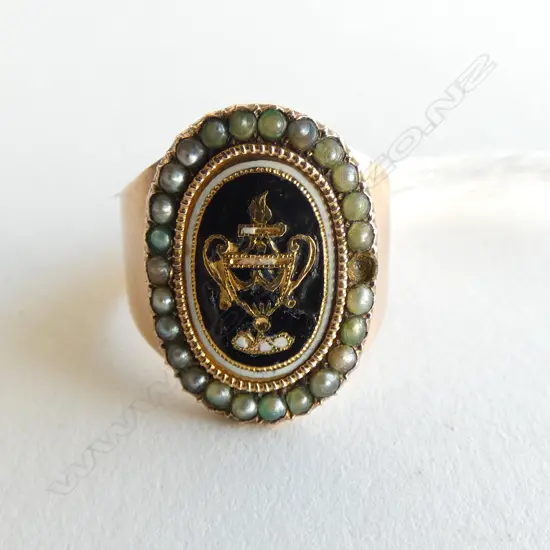 9CT GOLD GEORGIAN MOURNING RING (faulted) 4gm SIZE N
