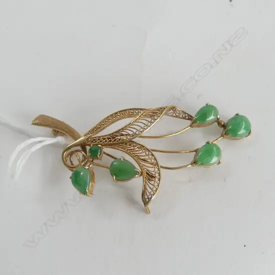 14ct JADE BROOCH, 7.6grms