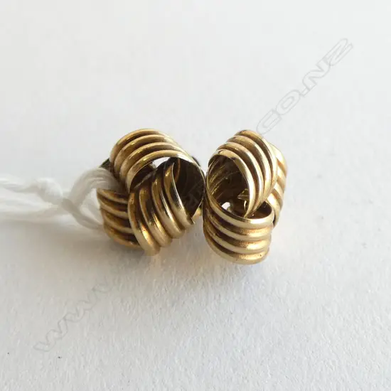 PR 9ct 4 RIBBED KNOT FORM EARRINGS 1 butterfly not gold 1.12gms