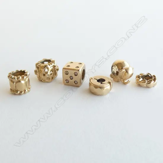 6 VARIOUS 9ct & 10ct GOLD PANDORA TYPE BRACELET CHARMS 9.25gms
