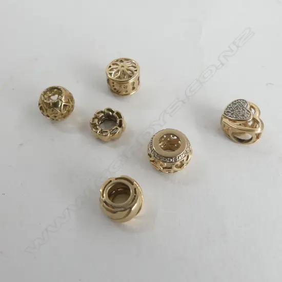 6 VARIOUS 9ct & 10ct GOLD PANDORA TYPE BRACELET CHARMS 7.6gms