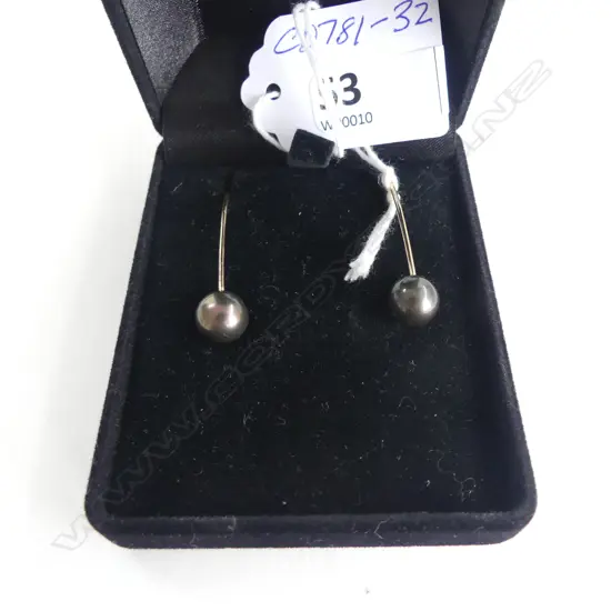 **RTV** PR 9ct GOLD & TAHITIAN BLACK (purple grey) PEARL DROP EARRINGS. w long hooks 2.4gm