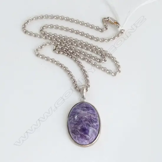 SILVER SET PURPLE AGATE STONE PENDANT on SILVER CHAIN, L.430mm 