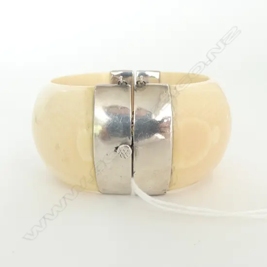 VINTAGE SILVER MOUNTED IVORY BRACELET, 550mm internal measurement