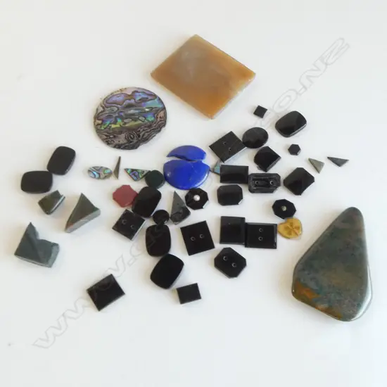 BAG OF POLISHED & CUT GEMS: ONYX. POUNAMU. PAUA ETC